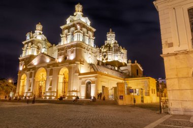 Gece Cordoba Katedrali - Cordoba, Arjantin