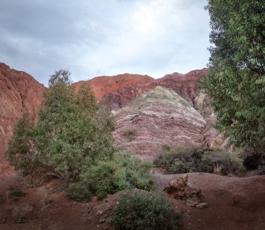 Hill, yedi renk (Cerro de los siete colores) adlı Purmamarca kasabası - Purmamarca, Jujuy, Arjantin