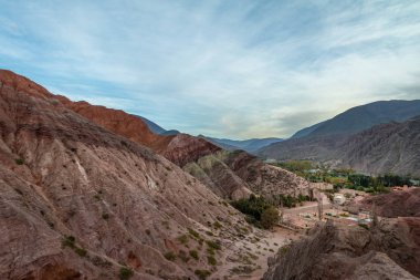 Hill, yedi renk (Cerro de los siete colores) adlı Purmamarca kasabası - Purmamarca, Jujuy, Arjantin