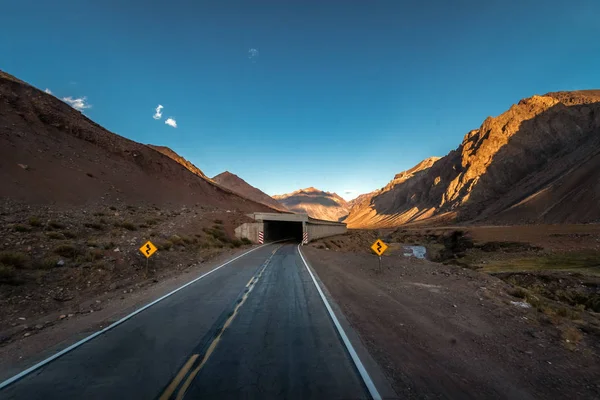 Τούνελ Στον Ruta Δρόμο Που Συνδέει Χιλή Και Την Αργεντινή — Φωτογραφία Αρχείου