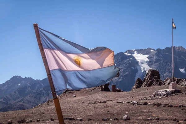 Bandera Argentina Con Cerro Tolosa Fondo Cordillera Los Andes Provincia —  Fotos de Stock