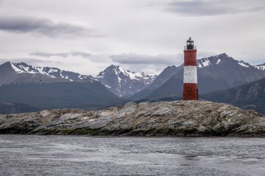 Les Eclaireurs kırmızı ve beyaz deniz feneri - Beagle Kanalı, Ushuaia, Arjantin
