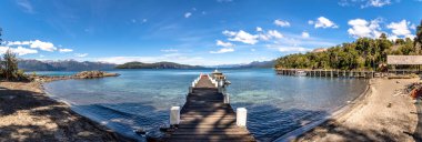 Arrayanes Milli Parkı - Villa La Angostura, Patagonia, Arjantin iskelede panoramik manzaralı