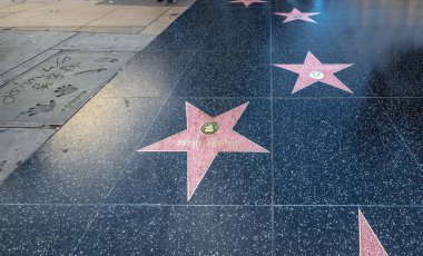 Los Angeles, ABD - 07 Ocak 2017: Hollywood Walk of Fame içinde Hollywood Bulvarı - Los Angeles, Kaliforniya, ABD