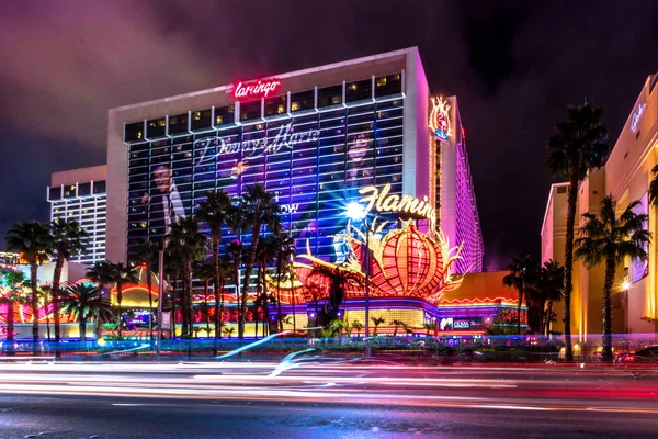 Las Vegas Strip และ Flamingo Hotel Casino ในเวลากลางค ลาสเวก สหร — ภาพถ่ายสต็อก