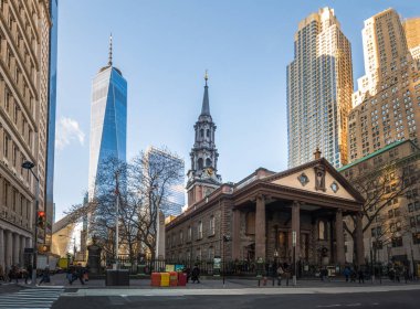 New York, ABD - 04 Aralık 2016: St. Pauls Şapel ve bir Worl
