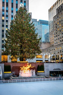 New York, ABD - 09 Aralık 2016: Rockefeller Center dekore edilmiş 