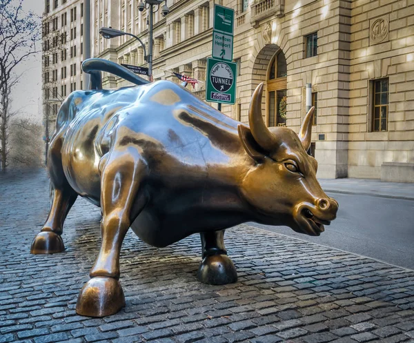 New York Usa December 2016 Wall Street Charging Bull Scu — Stock Photo, Image