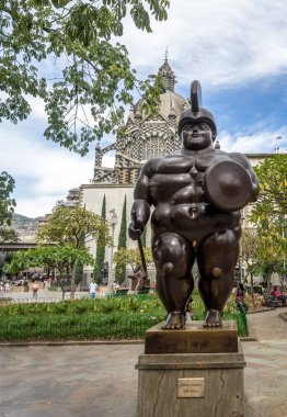 Medellin, Kolombiya - 19 Temmuz 2016: Botero Meydanı'ndaki Roma Asker Heykeli - Medellin, Antioquia, Kolombiya