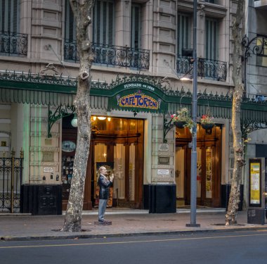Buenos Aires, Arjantin - 4 Şubat 2018: Cafe Tortoni - Buenos Aires, Arjantin
