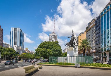 Buenos Aires, Arjantin - 9 Şubat 2018 de Julio Avenue ve Don Kişot de La Mancha anıtı - Buenos Aires, Arjantin