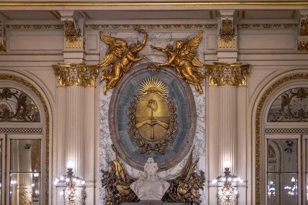 Buenos Aires, Arjantin - 9 Şubat 2018: Arjantin Arması Casa Rosada Başkanlık Sarayı'nın içindeki salonda - Buenos Aires, Arjantin