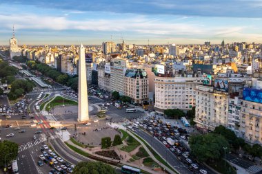 Buenos Aires, Arjantin - 15 Mayıs 2018: Buenos Aires ve 9 de julio Caddesi - Buenos Aires, Arjantin havadan görünümü