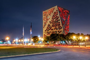 Cordoba, Arjantin - 7 Mayıs 2018: Centro Civico del Bicentenario (Schubertiade Civic Center) gece, Cordoba il hükümet - Cordoba, Arjantin