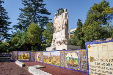 Mendoza, Arjantin - 19 Nisan 2018 Plaza Espana Meydanı - Mendoza, Arjantin