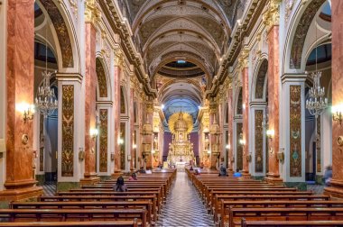 Salta, Arjantin - 25 Nisan 2018: Katedral Bazilikası Salta iç - Salta, Arjantin