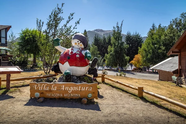 Villa Angostura Argentina Feb 2018 Villa Angostura Sign Snowman Statue — Stock Photo, Image