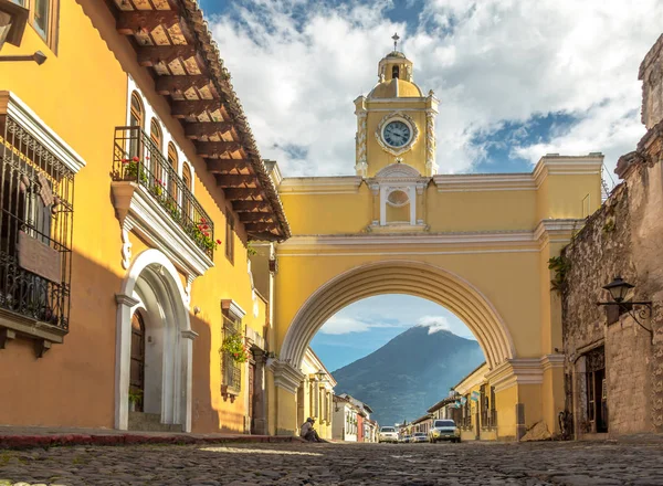 Santa Catalina Arch Ans Agua Volcano Antigua Guatemala — Stock Photo, Image