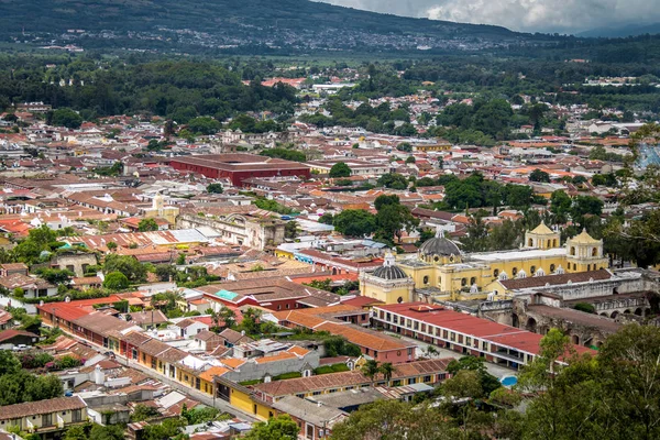 アンティグア グアテマラ クルスからの街の景色 — ストック写真