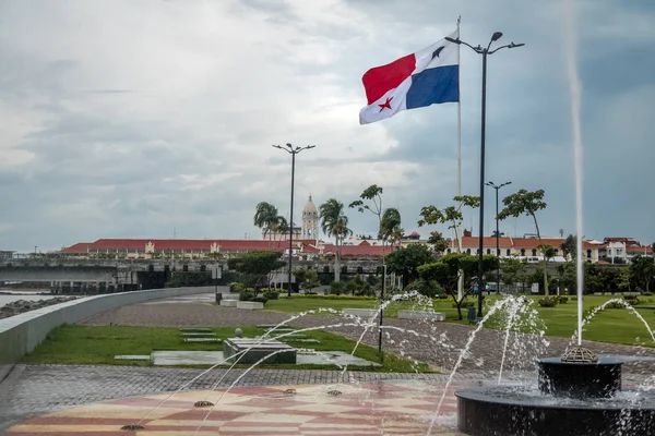 Fuente Ciudad Panamá Con Bandera Del País Casco Viejo Ciudad —  Fotos de Stock