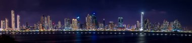 Panama City siluetinin panoramik gece - Panama City, Pa