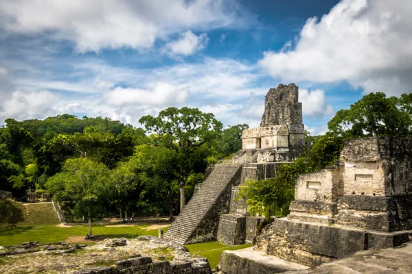 マヤの神殿 でティカル国立公園 グアテマラ — ストック写真