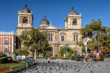 La Paz, Bolivya - 01 Mayıs 2016: Murillo Meydanı'ndaki Metropolitan Katedrali - La Paz, Bolivya