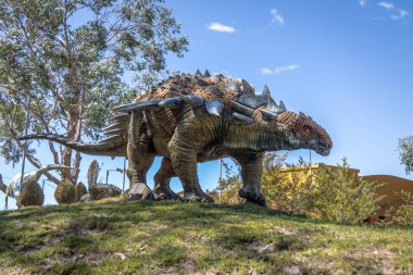Sucre, Bolivya - 25 Nisan 2016: Dinozor modeli içinde Kretase Park, Cal Orcko - Sucre, Bolivya