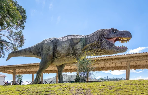 Sucre, Bolivya - 25 Nisan 2016: Dinozor modeli içinde Kretase Park, Cal Orcko - Sucre, Bolivya