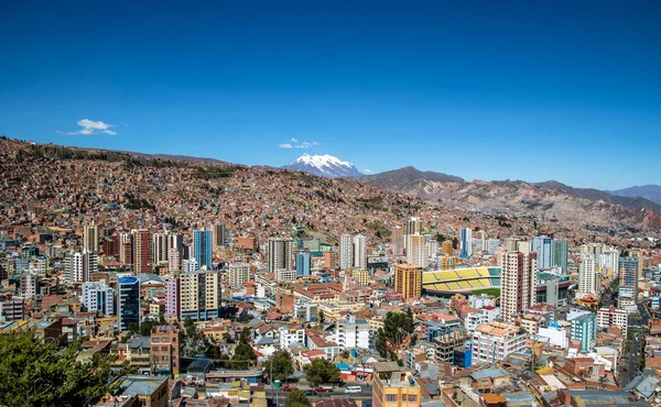 Vista Aérea Cidade Paz Com Montanha Illimani Segundo Plano Paz — Fotografia de Stock