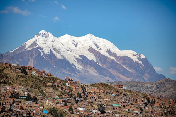 Vista Aérea Cidade Paz Com Montanha Illimani Segundo Plano Paz — Fotografia de Stock