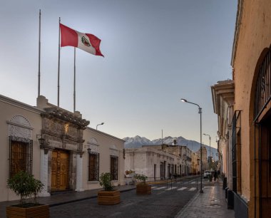 Sokak Arequipa ve Peru bayrağı - Arequipa, Peru