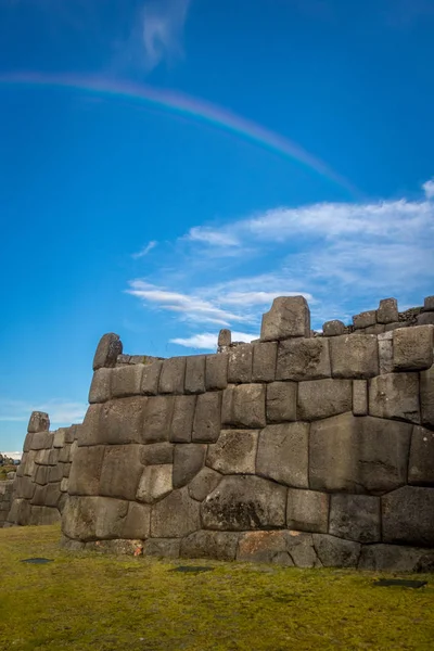 Радуга Над Развалинами Саксайвамана Куско Перу — стоковое фото