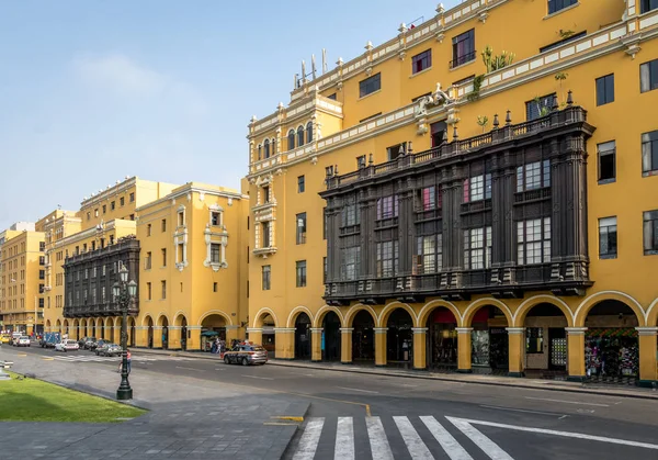 Bâtiment Colonial Jaune Avec Balcons Centre Ville Lima Près Plaza — Photo