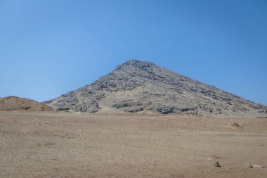 Huaca de la Luna arkeolojik alanı yakınlarındaki Cerro Blanco Trujillo, Peru