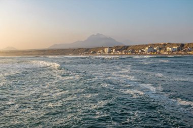 Huanchaco plaj ve kasaba - Trujillo, Peru