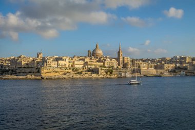 Sliema ile Basilica of Our Lady of Mount Carmel - Valletta, Malta Valletta manzarası