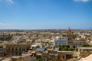 Victoria şehir kalenin - Victoria, Gozo, Malta görünümünden Saint George Bazilikası ile