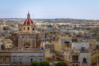 Victoria şehir kalenin - Victoria, Gozo, Malta görünümünden Saint George Bazilikası ile