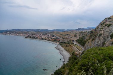 Bir Akdeniz beach Ionian Sea - Bova Marina, Calabria, İtalya Bova Marina şehrin havadan görünümü