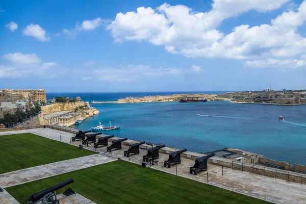 Салютные Батарейные Каноны Великая Гавань Валлей Мальта — стоковое фото