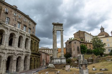 Teatro Marcello (Marcellus Tiyatrosu) Harabeleri - Roma, İtalya