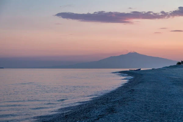 Sunset Mediterranean Beach Ionian Sea Mount Etna Volcano Background Bova — Stock Photo, Image