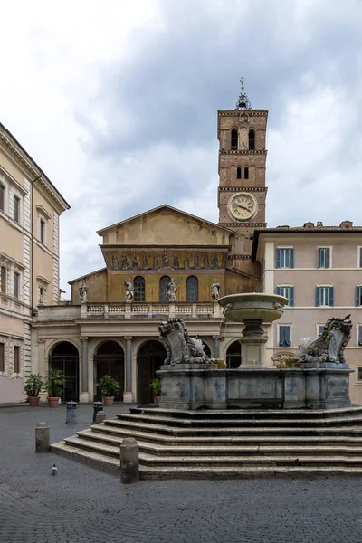 Basilica Our Lady içinde Trastevere (Basilica di Santa Maria Trastevere) - Roma, İtalya