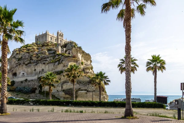 Iglesia de Santa Maria dell 'Isola - Tropea, Calabria, Italia — Foto de Stock