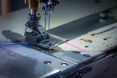 Profesyonel çift iğne dikiş makinesi 