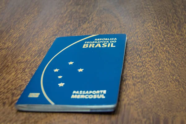 Pasaporte Brasileño Sobre Fondo Madera —  Fotos de Stock