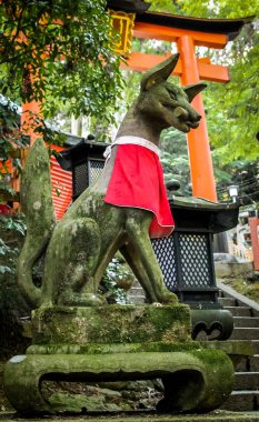 Fushimi Inari Tapınağı'ndaki Tilki Heykeli - Kyoto, Japonya