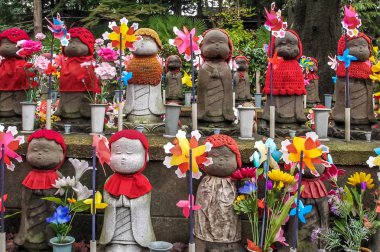 Jizo heykeller mezarlığı Zojo-ji Tapınağı, Tokyo, Japonya