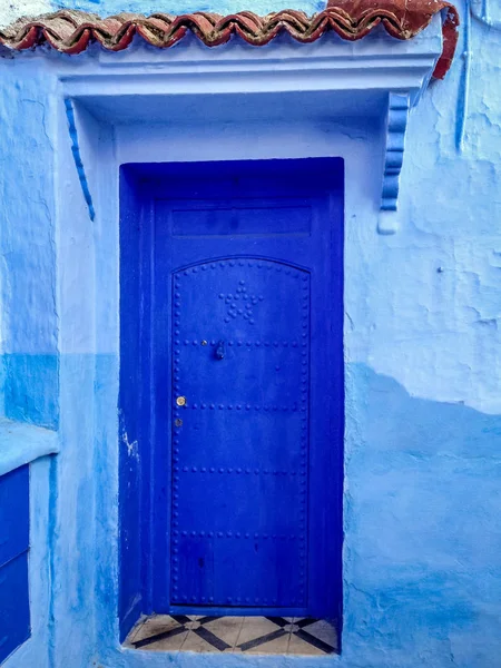Blue Door Chefchaouen Medina Morocco — Stock Photo, Image